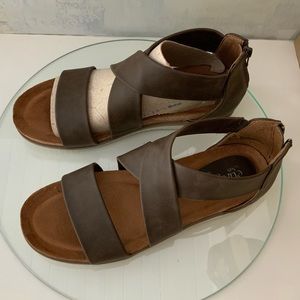 Eurosoft brown flat sandal size 40